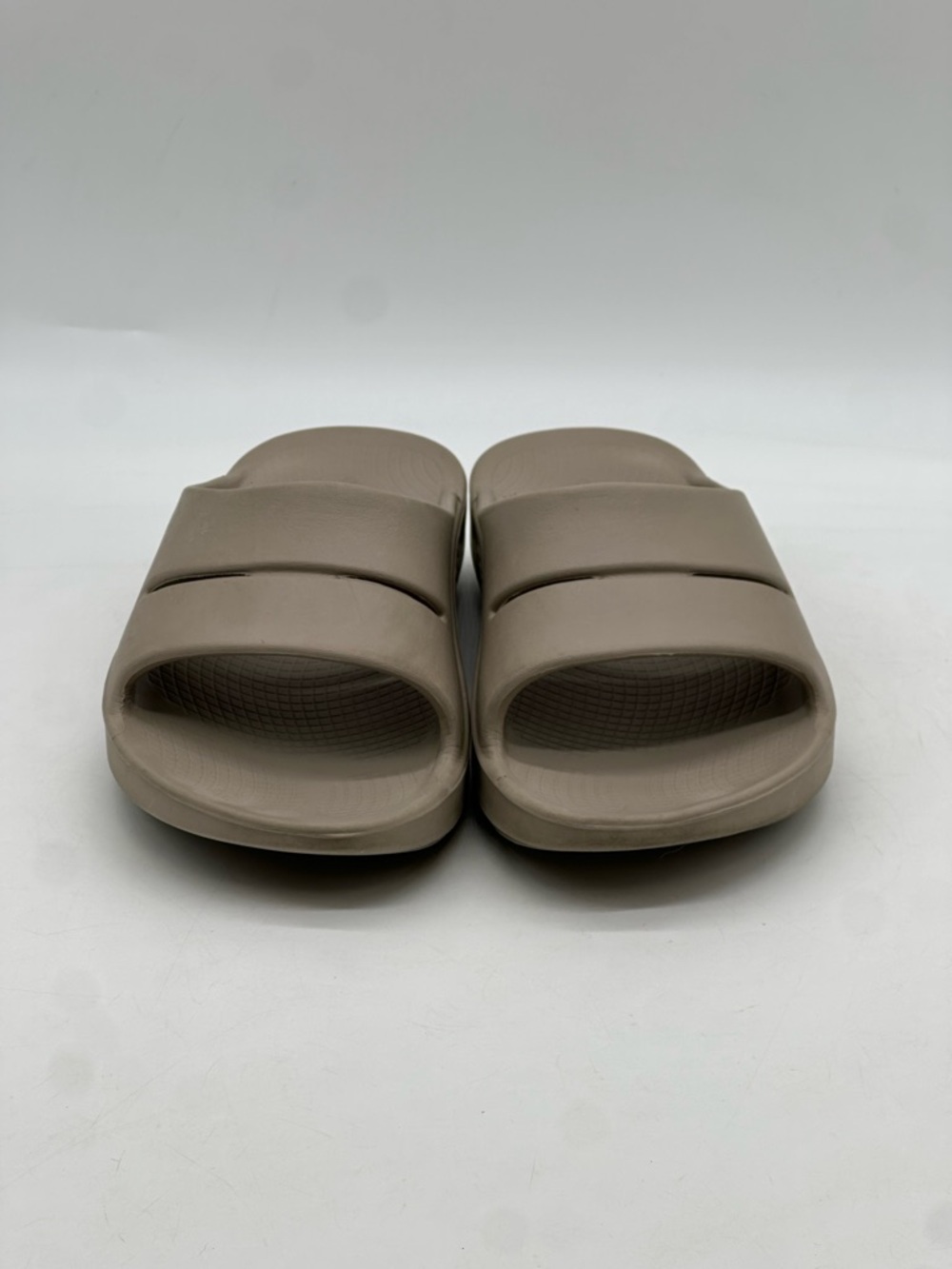 OOFOS Sandals. Size 9 - Picture 3 of 9
